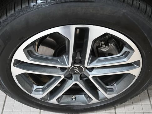 Used 2025 Audi Q5 Premium Plus w/ Premium Plus AWD/4WD image 19