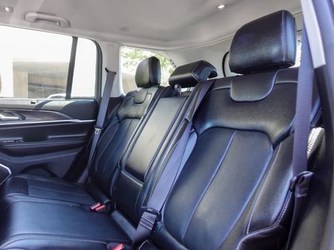 Used 2023 Jeep Grand Cherokee Limited w/ Luxury Tech Group II AWD/4WD image 23