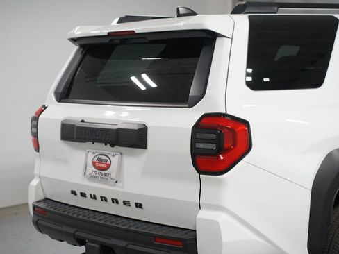 Certified 2025 Toyota 4Runner SR5 AWD/4WD image 9