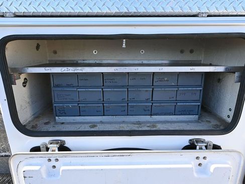 Used 2012 Ford F550 4x4 SuperCab Super Duty w/ Payload Upgrade Pkg image 73