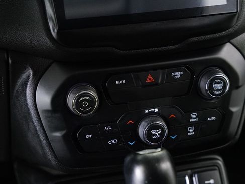 Used 2018 Jeep Renegade Trailhawk image 18