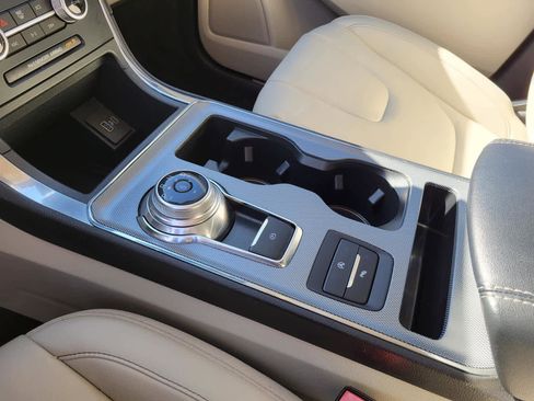 Used 2021 Ford Edge Titanium image 24