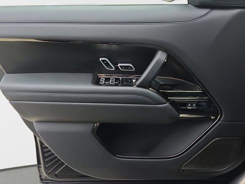 New 2025 Land Rover Range Rover SV image 28