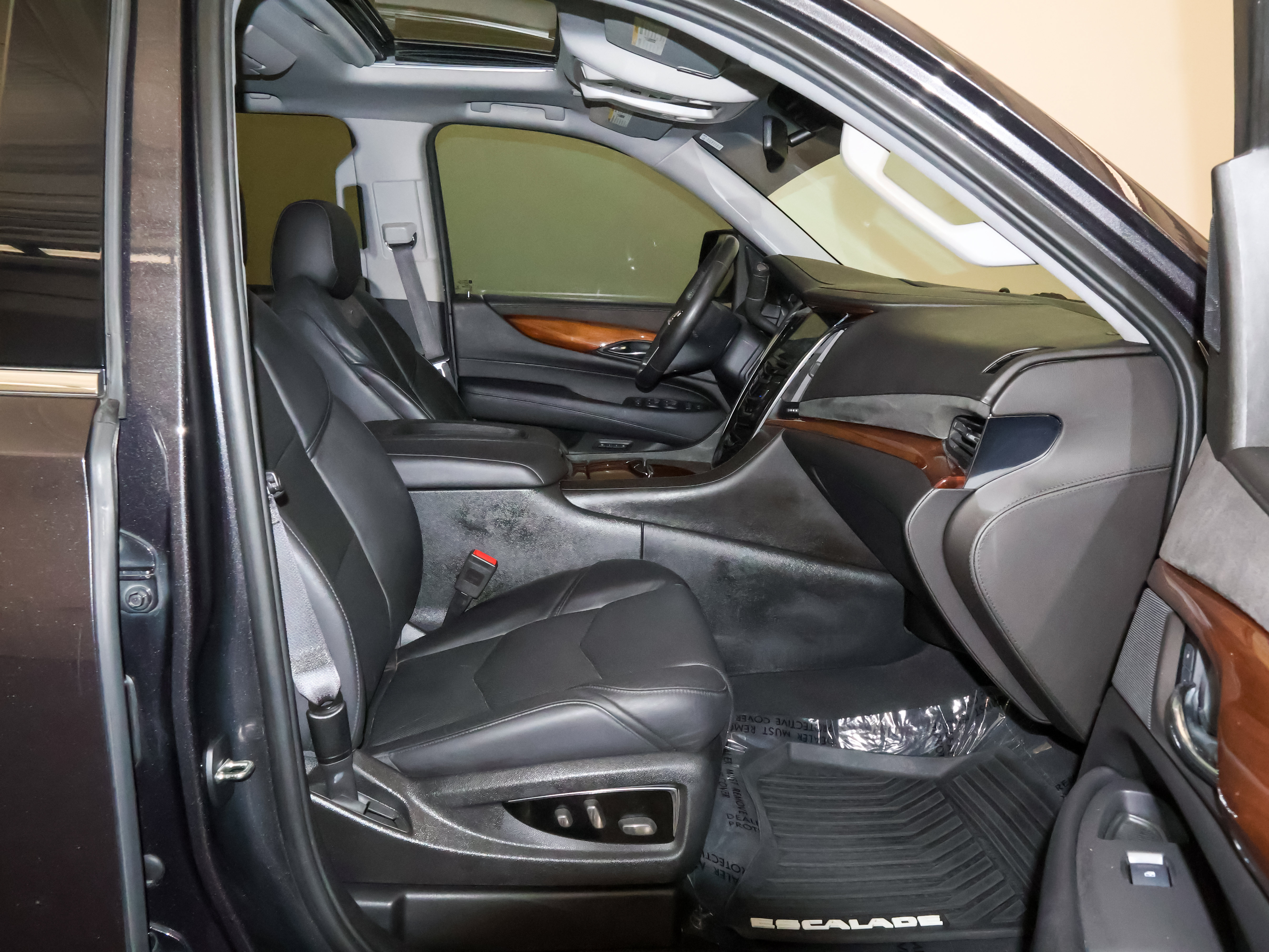 Used 2016 Cadillac Escalade Luxury RWD image 51