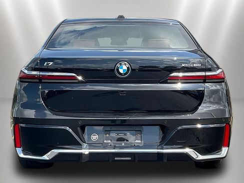 Used 2024 BMW i7 xDrive60 AWD/4WD image 5