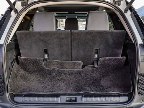 Used 2024 Land Rover Discovery S image 27