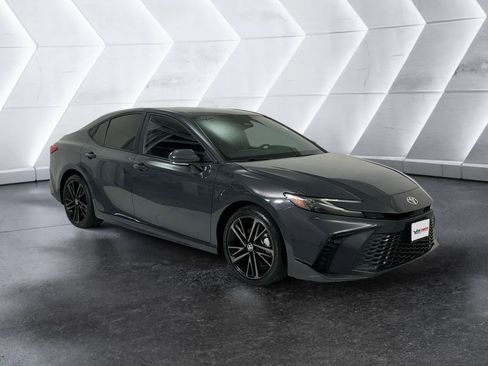 Used 2025 Toyota Camry XSE FWD image 1