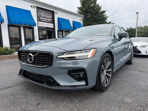 Used 2022 Volvo S60 B5 Momentum w/ Premium Package AWD/4WD image 1