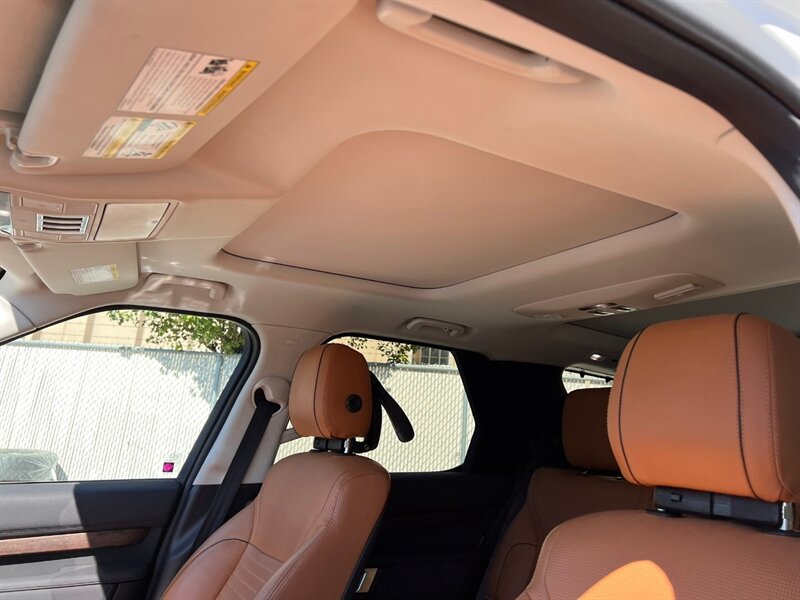Used 2019 Land Rover Discovery HSE AWD/4WD image 15