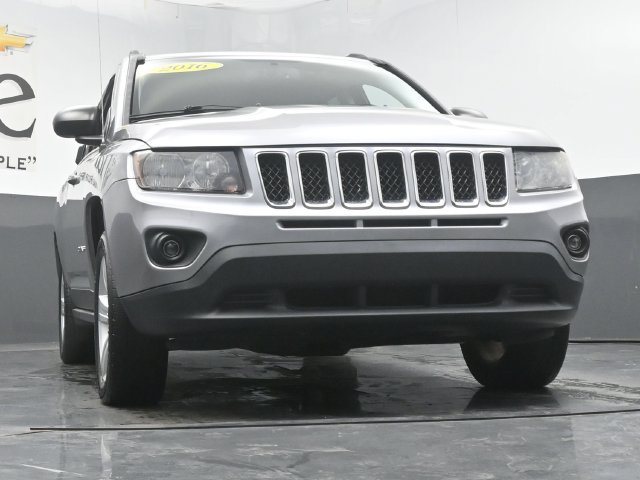 Used 2016 Jeep Compass Sport w/ Power Value Group FWD image 3