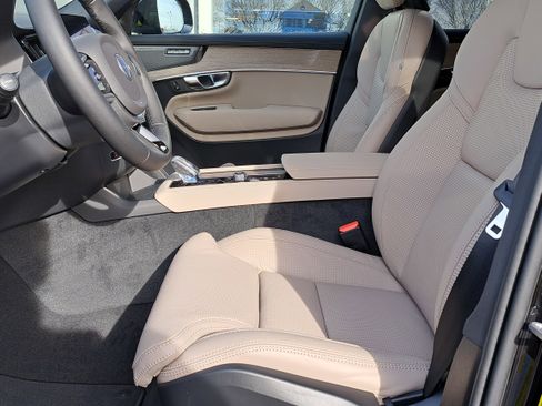 New 2026 Volvo XC90 B6 Ultra w/ Protection Package Premier image 6