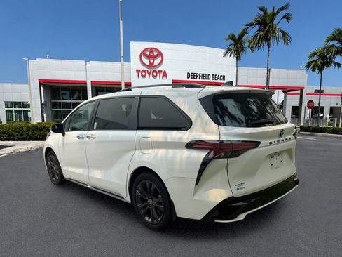 Used 2025 Toyota Sienna XSE FWD image 5