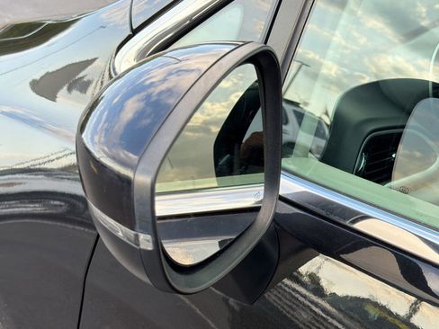 Used 2023 Chrysler Pacifica Touring-L FWD image 21