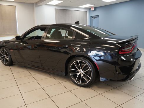 Used 2018 Dodge Charger R/T Scat Pack image 7