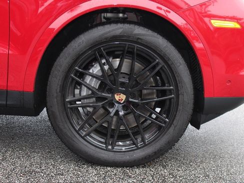 Used 2025 Porsche Cayenne image 13