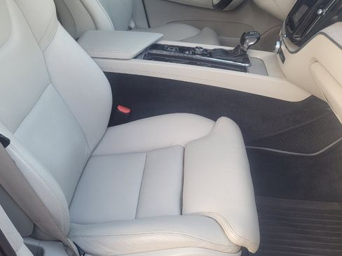 Used 2018 Volvo XC60 T5 Inscription image 27