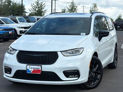 Certified 2023 Chrysler Pacifica Limited w/ S Appearance Package