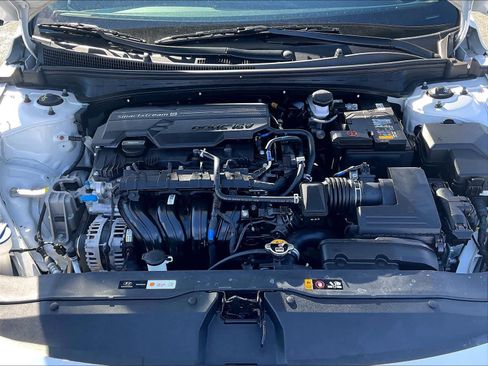 Certified 2025 Hyundai Elantra Sport image 48