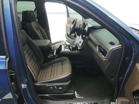 Used 2025 GMC Yukon Denali Ultimate AWD/4WD image 47