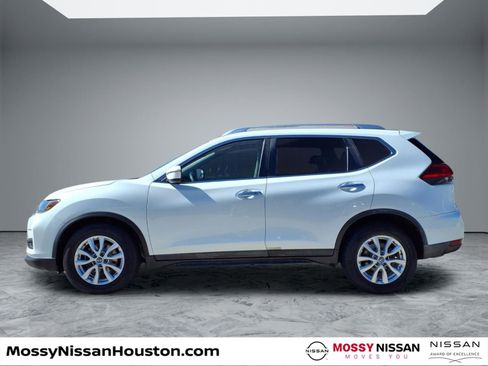 Used 2017 Nissan Rogue SV image 5