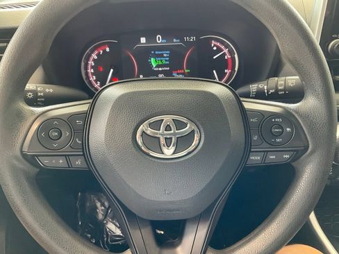 Certified 2025 Toyota RAV4 XLE AWD/4WD image 10