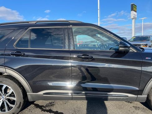 Used 2025 Ford Explorer ST-Line AWD/4WD image 39