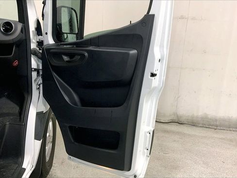 Used 2023 Mercedes-Benz Sprinter 2500 image 23