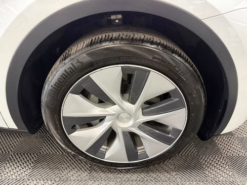 Used 2022 Tesla Model Y Long Range AWD/4WD image 18