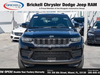 New 2025 Jeep Grand Cherokee Laredo w/ Luxury Tech Group I video 2