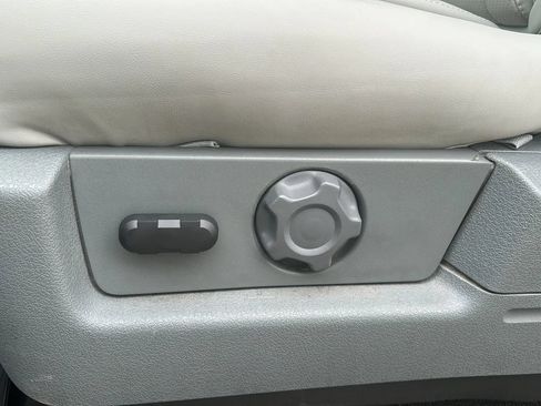 Used 2014 Ford F150 XLT w/ XLT Chrome Package RWD image 21