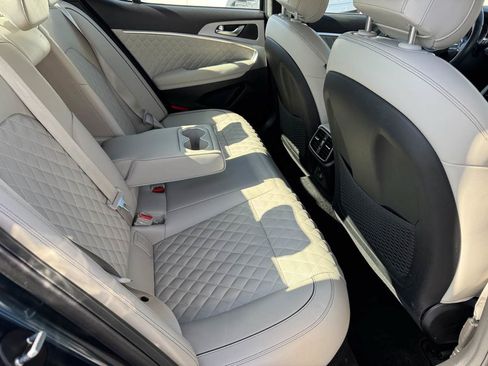 Used 2022 Genesis G70 3.3T RWD image 19