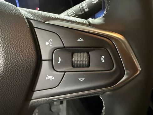 Used 2025 Chevrolet Trax LT w/ Driver Confidence Package FWD image 24