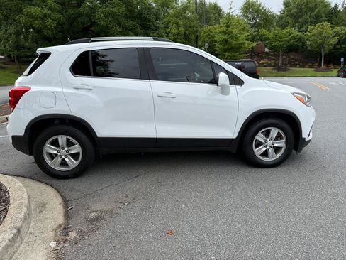 Used 2019 Chevrolet Trax LT FWD image 4