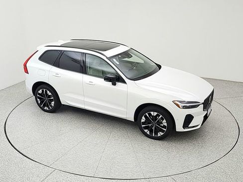 New 2026 Volvo XC90 T8 Plus w/ Protection Package AWD/4WD image 15