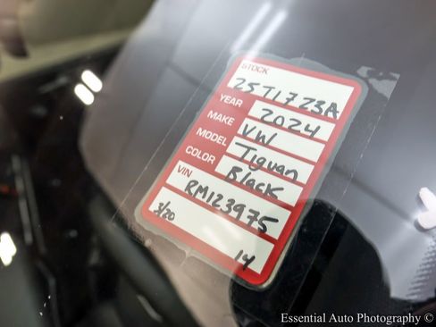 Used 2024 Volkswagen Tiguan SE R-Line w/ MDO Package, Three-Row image 30