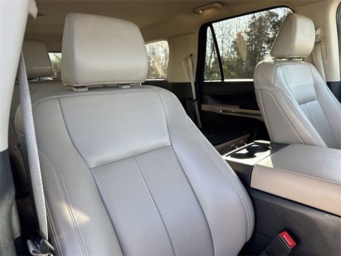 Used 2024 Ford Expedition Max XLT image 25