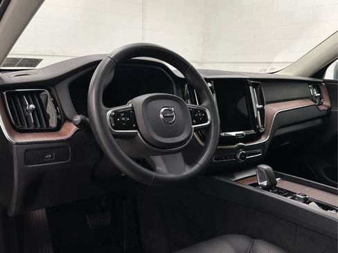 Used 2023 Volvo XC60 B5 Plus image 7