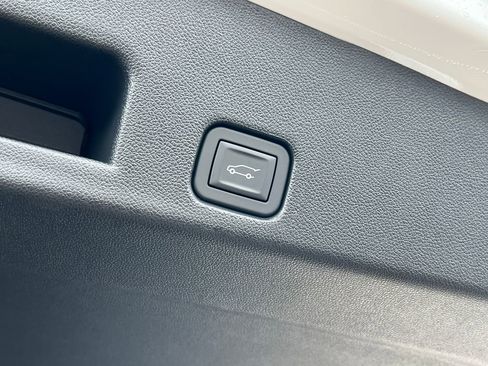 Used 2025 GMC Acadia Elevation w/ Elevation Premium Package image 38