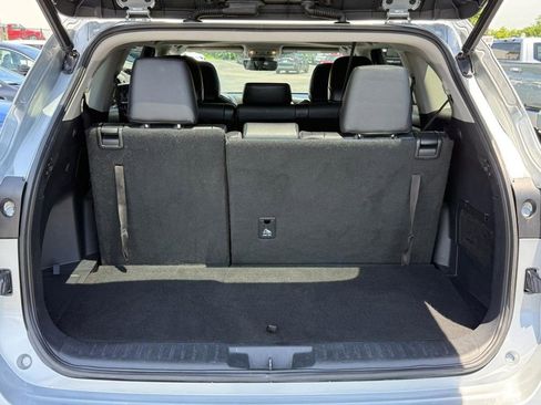 Used 2021 Toyota Highlander XLE FWD image 5