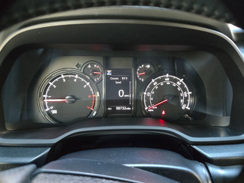 Used 2020 Toyota 4Runner SR5 Premium w/ Moonroof Package RWD image 30