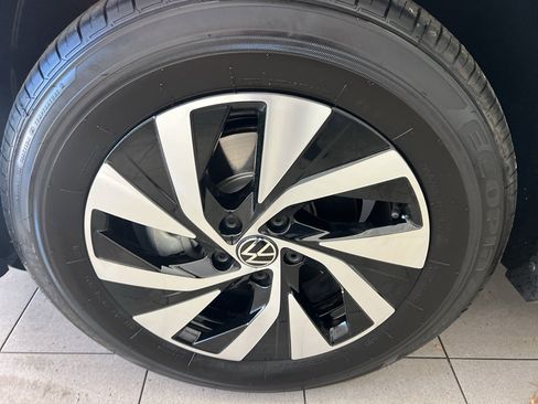 Used 2025 Volkswagen Tiguan S image 32