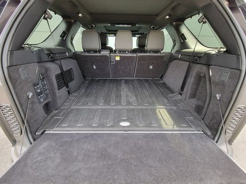 Used 2025 Land Rover Discovery Dynamic SE AWD/4WD image 22