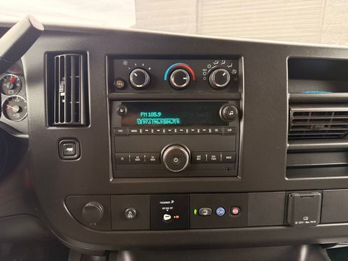 Used 2022 Chevrolet Express 3500 Work Van w/ Driver Convenience Package image 27