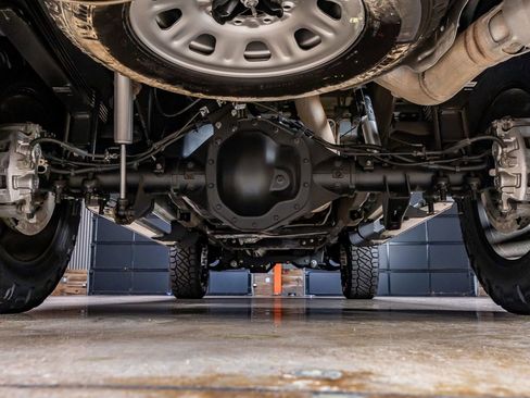 Used 2025 GMC Sierra 2500 SLT w/ SLT Premium Package image 16