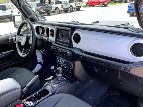 Used 2023 Jeep Wrangler Unlimited image 14