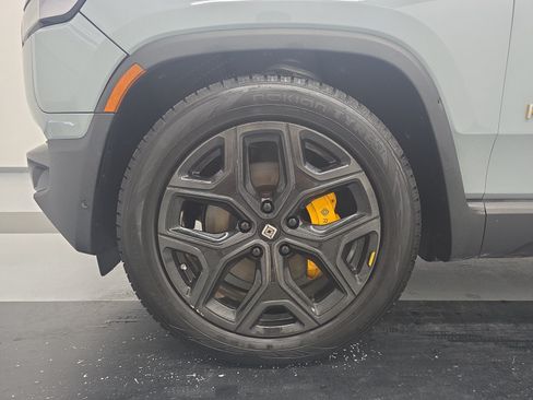 Used 2023 Rivian R1S Adventure AWD/4WD image 9