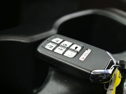 Used 2022 Honda Odyssey Touring image 11