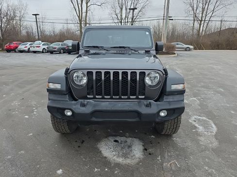 Used 2020 Jeep Gladiator Sport image 2