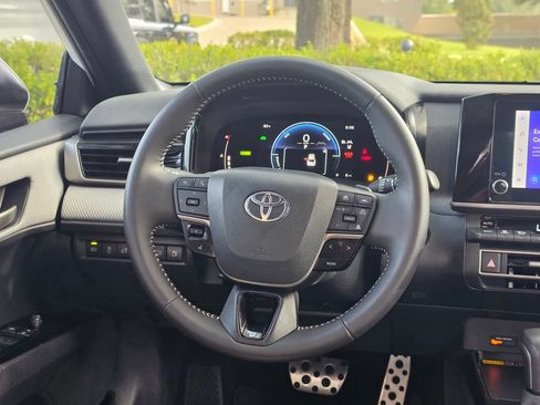 Used 2025 Toyota Camry SE w/ Convenience Package FWD image 22