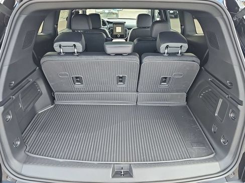 New 2026 GMC Acadia AT4 w/ LPO, Floor Liner Package AWD/4WD image 16